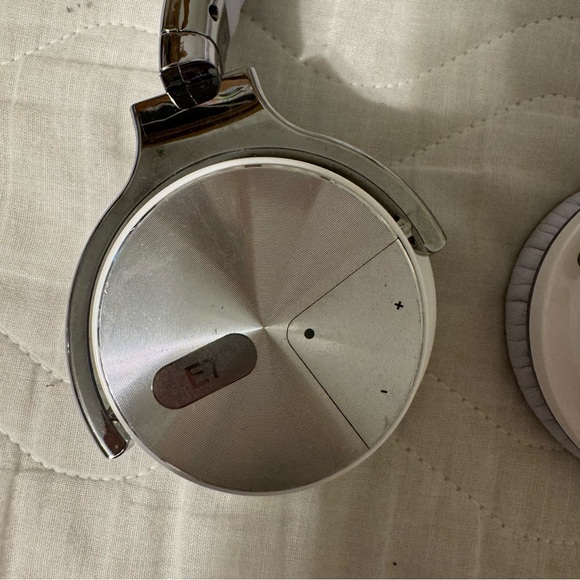 E7 headphones - Picture 2 of 3
